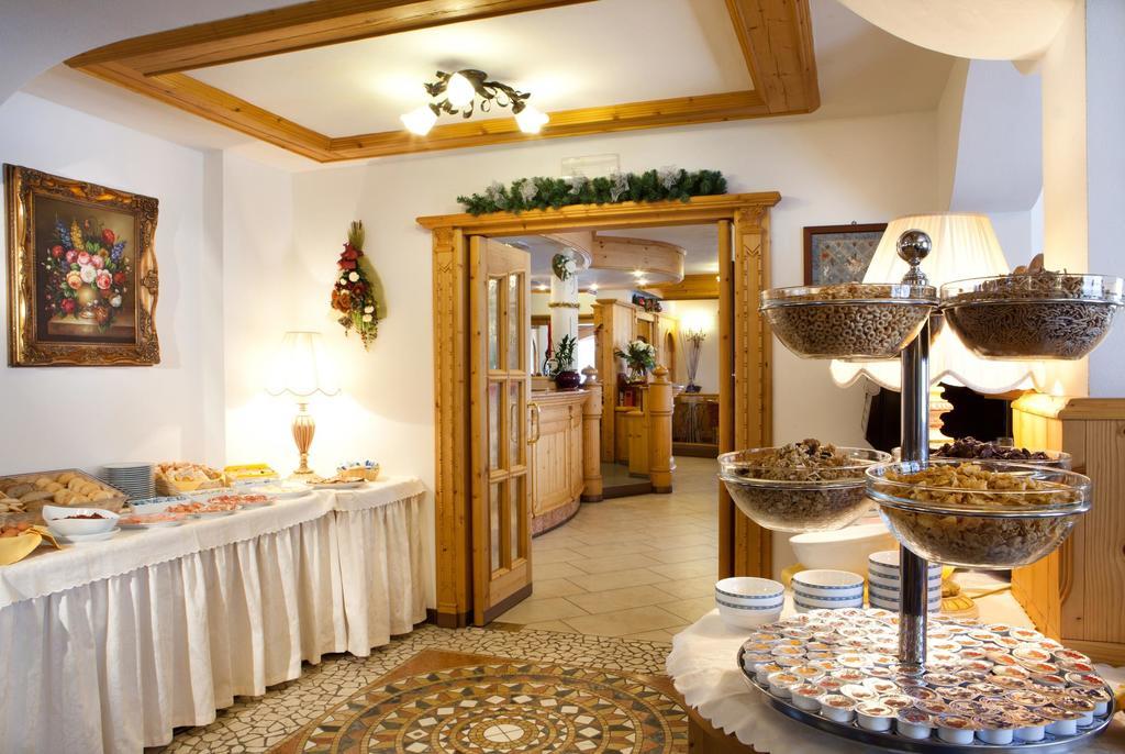 Hotel Garni Laura อารับบา ภายนอก รูปภาพ