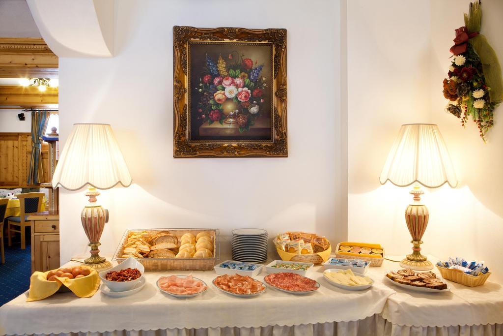 Hotel Garni Laura อารับบา ภายนอก รูปภาพ