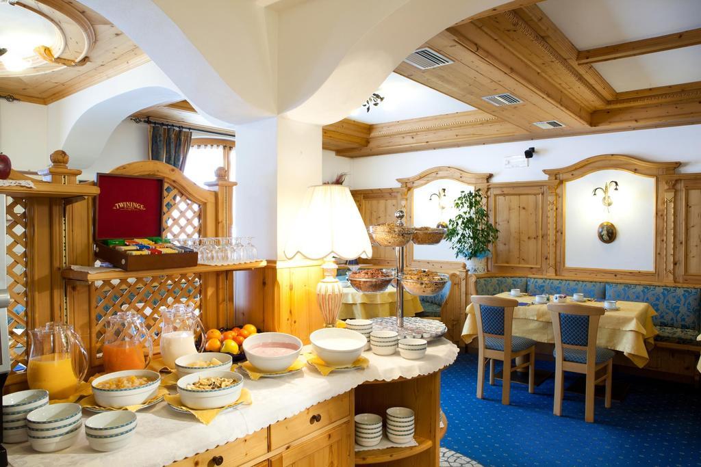 Hotel Garni Laura อารับบา ภายนอก รูปภาพ