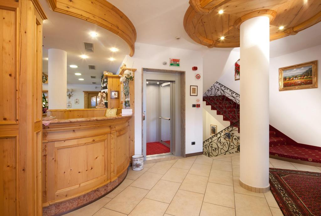 Hotel Garni Laura อารับบา ภายนอก รูปภาพ