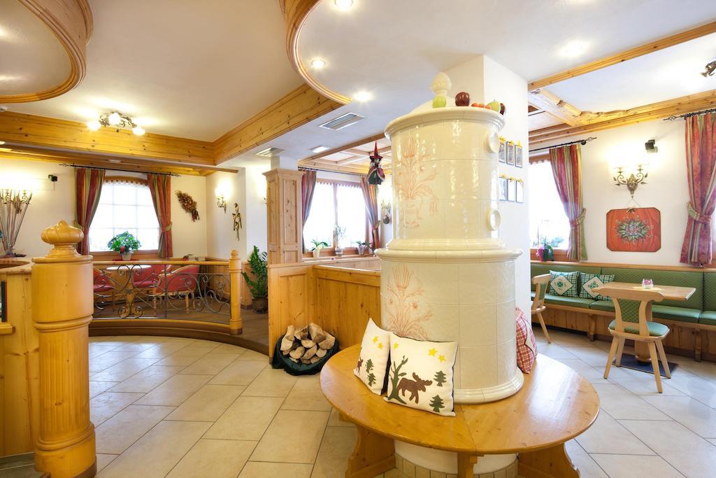 Hotel Garni Laura อารับบา ภายนอก รูปภาพ